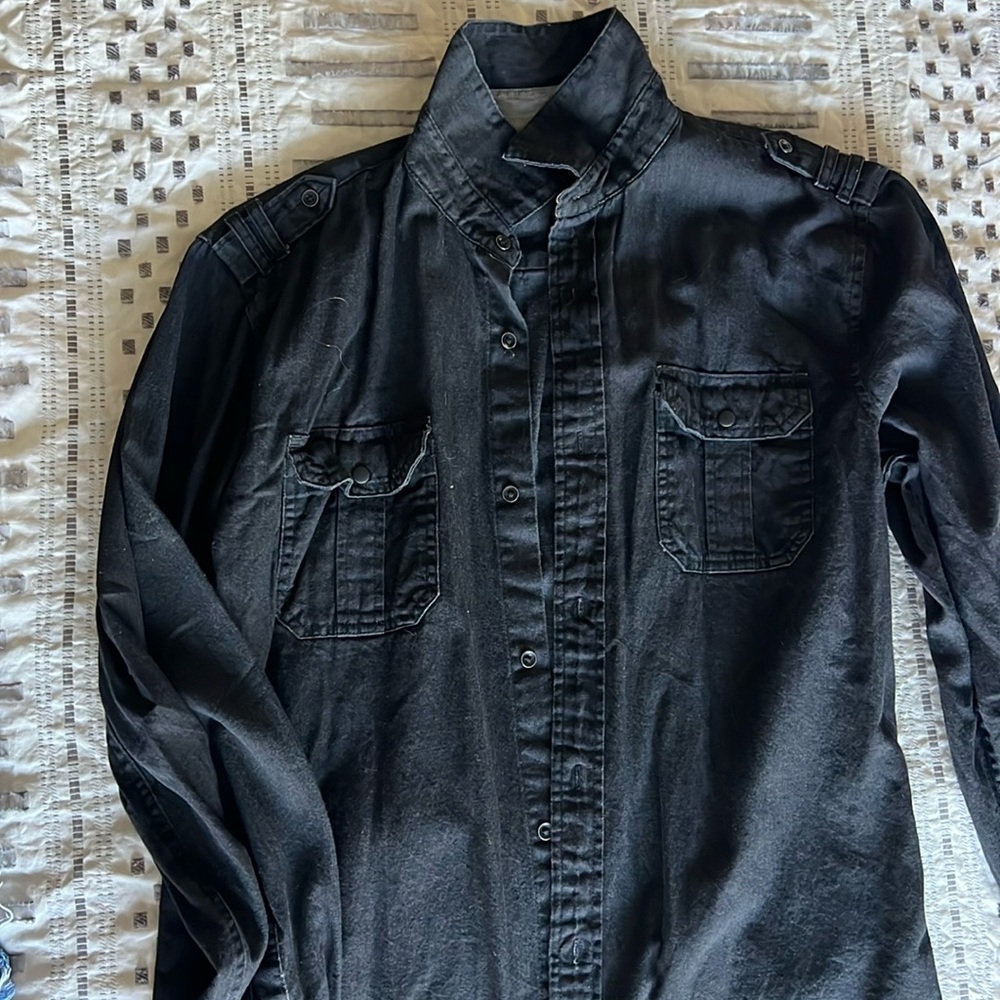 Men’s lg button down top